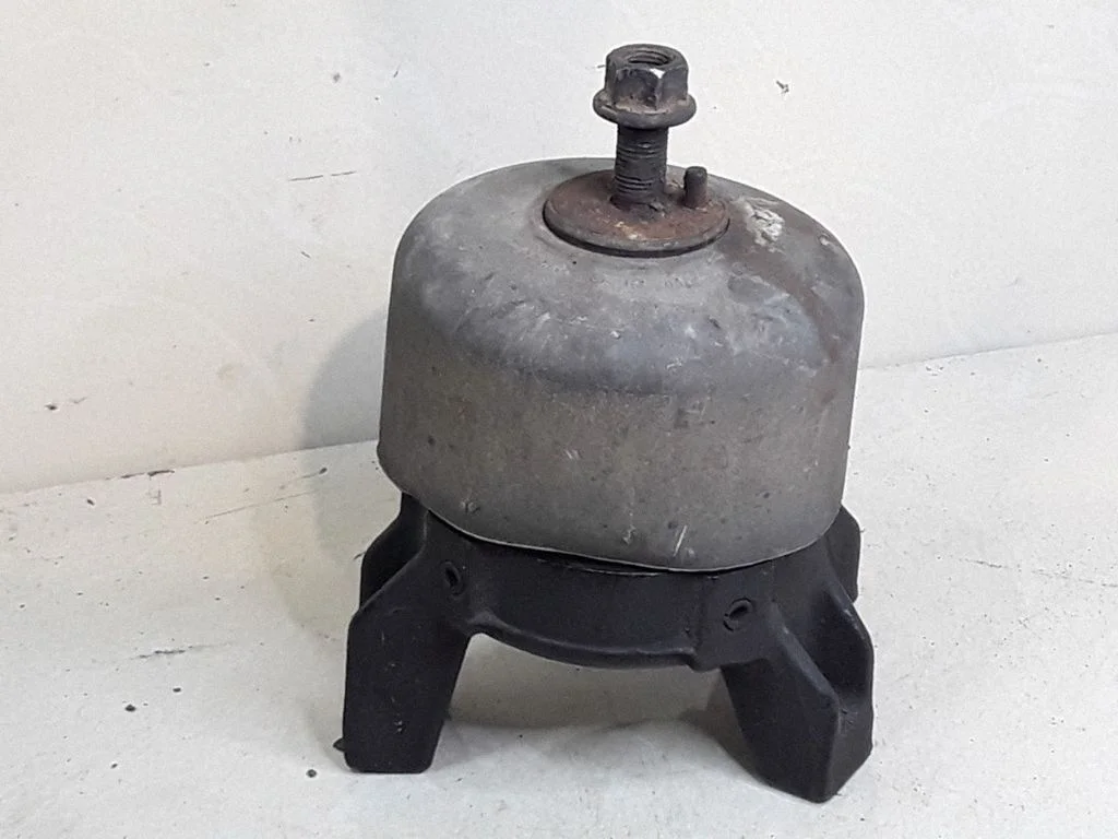 Engine mount bracket 219322B000