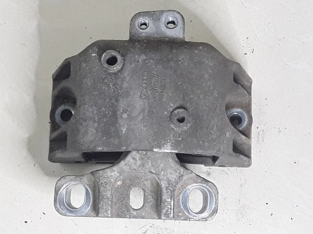 Engine mount bracket 1J0199262BH