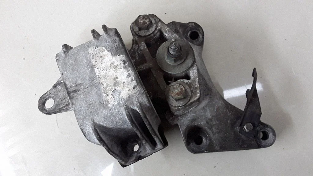 Engine mount bracket – Ford Galaxy (2000-2006)