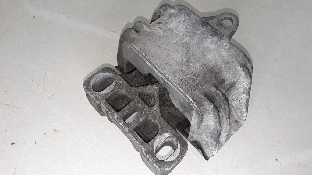 Engine mount bracket 1J0199555