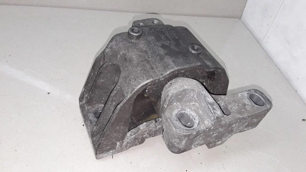 Engine mount bracket 1J0199262BF