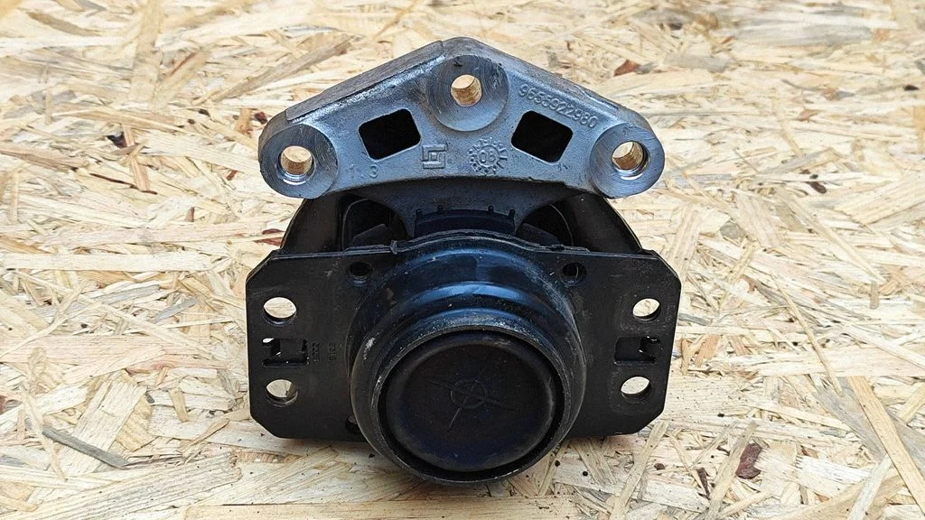 Engine mount bracket 9636270080
