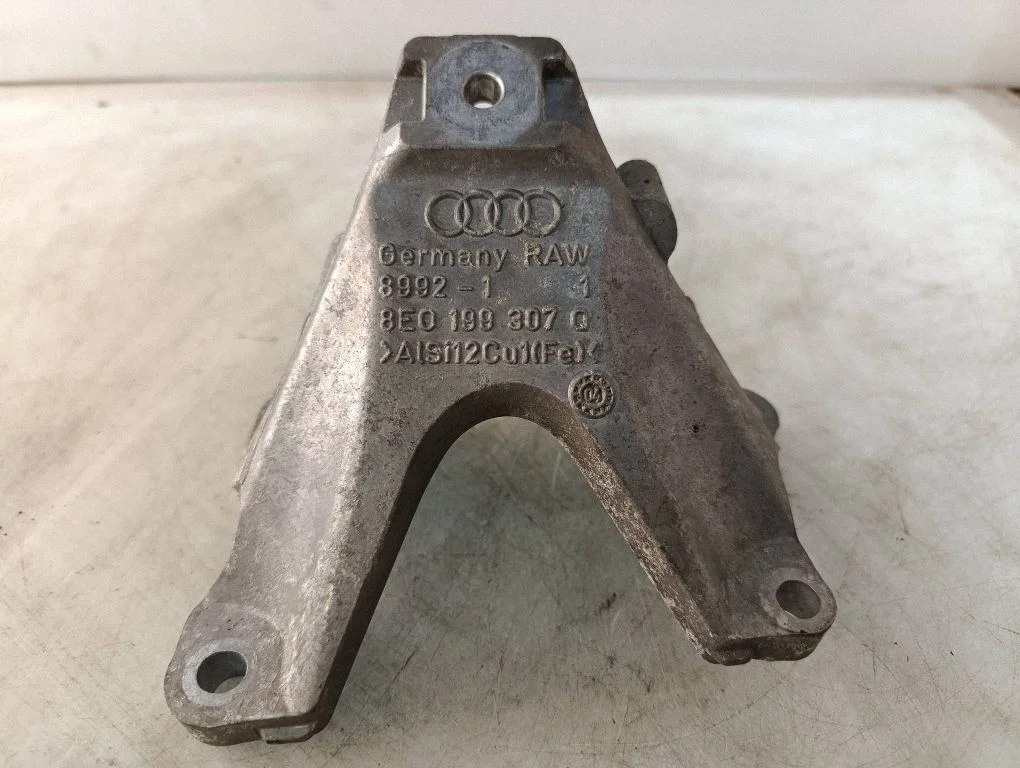 Mootori kinnituskronstein – Audi A4 S4 B7 8E 8H (2005-2008)