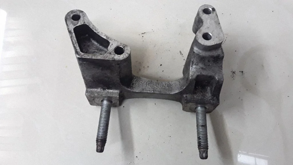 Engine mounting bracket XS406030BB