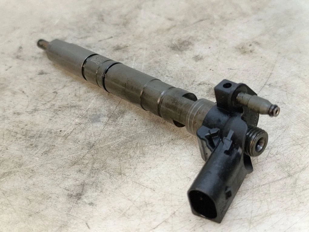 Fuel injector 03L130277