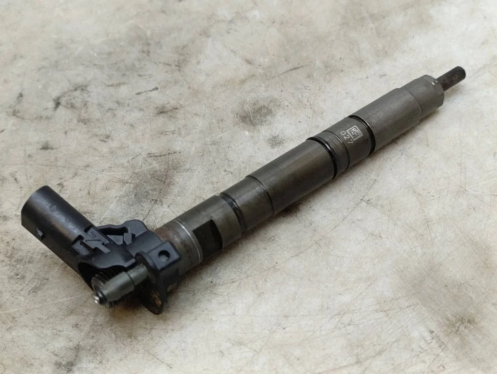 Fuel injector 03L130277