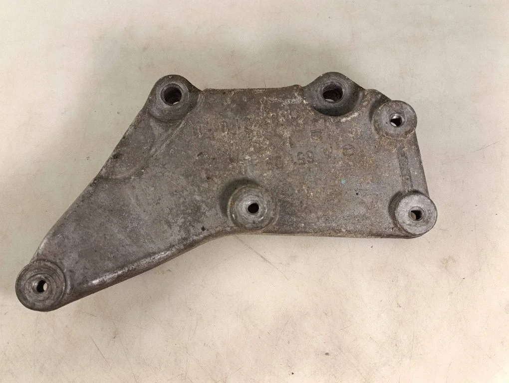 Engine mounting bracket – Mercedes-Benz E-Class W212 (2009-2016)