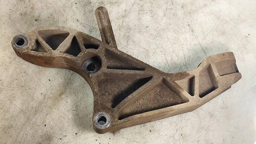 Engine mounting bracket 24459826
