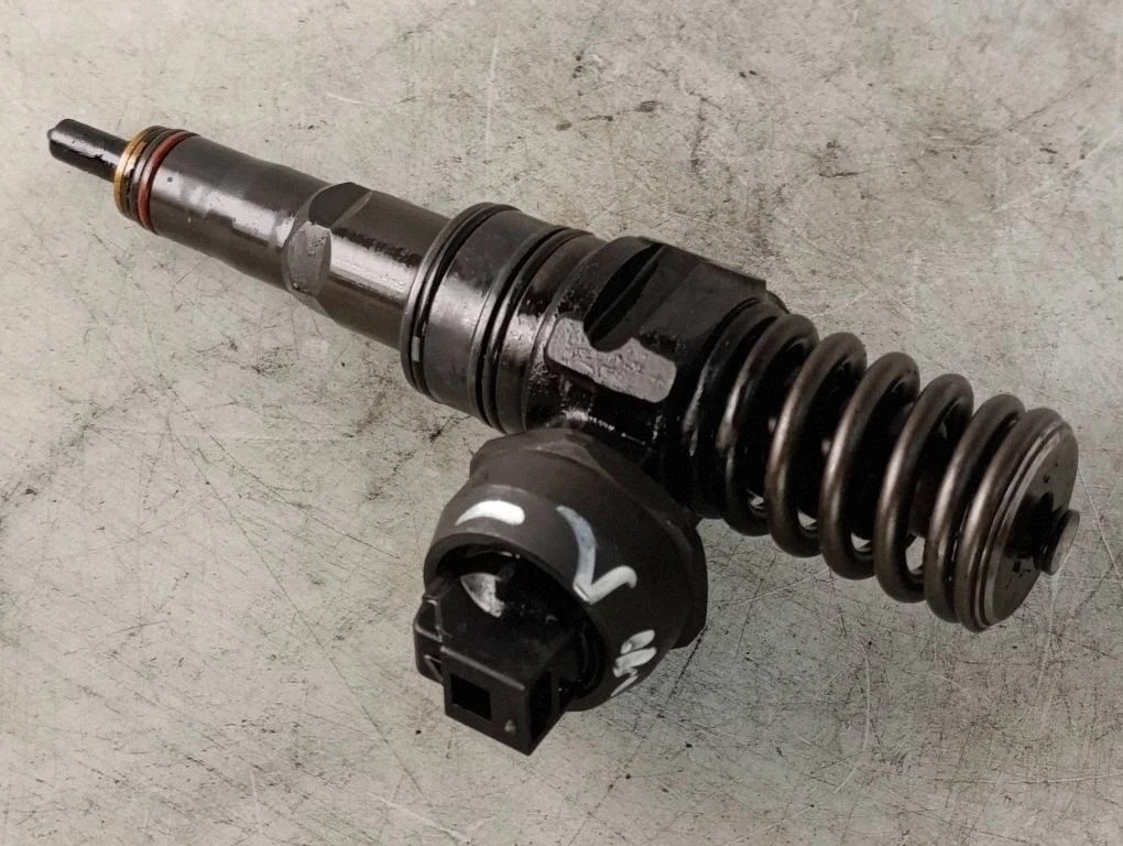 Fuel injector 038130073BA