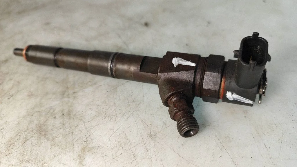 Fuel injector 0445110243