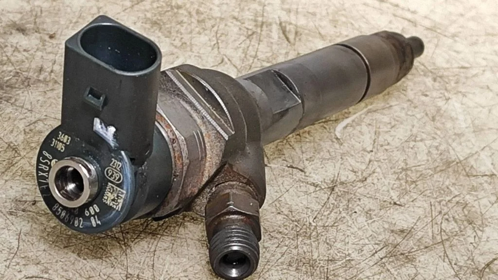 Fuel injector 0445110600