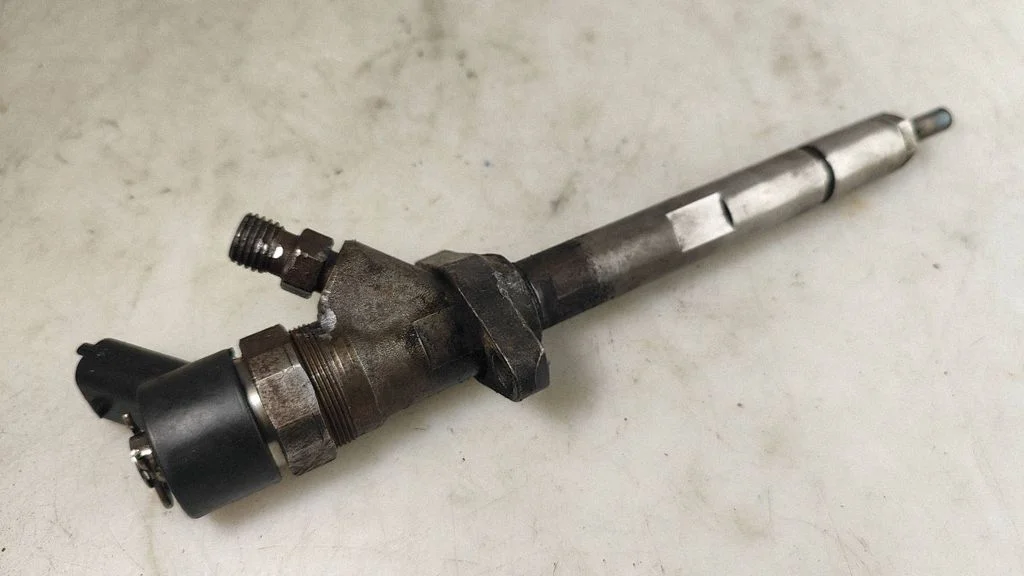 Fuel injector 9637277980