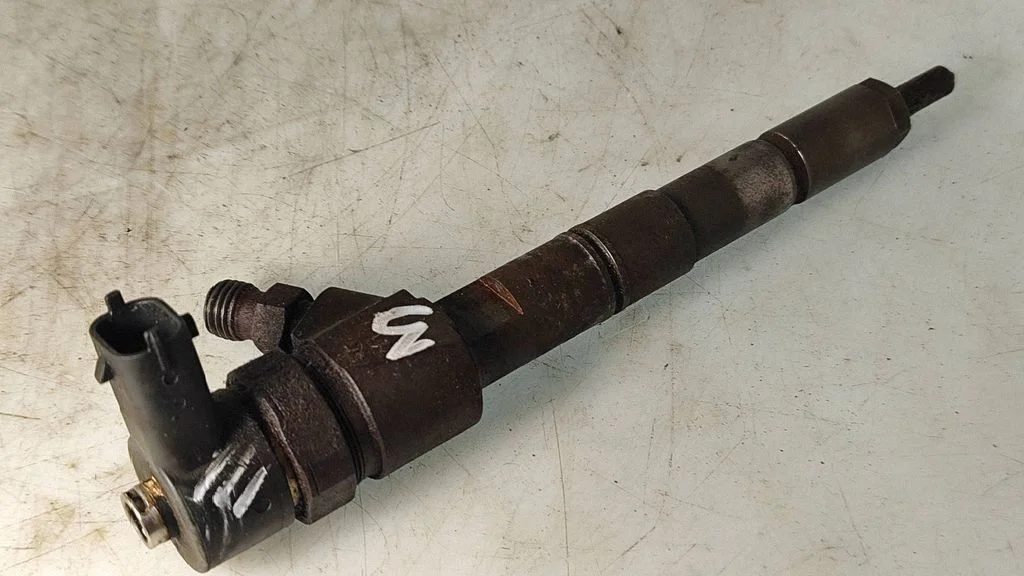 Fuel injector 0445110243