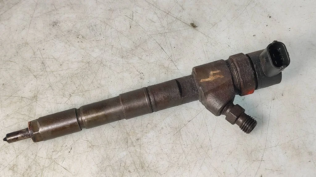 Fuel injector 0445110243