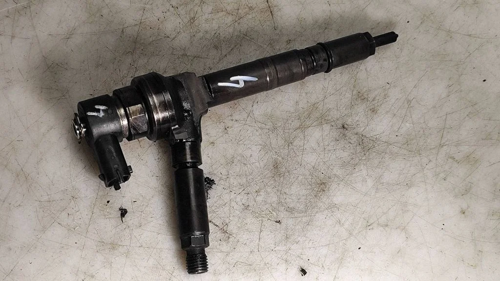 Fuel injector 0445110118