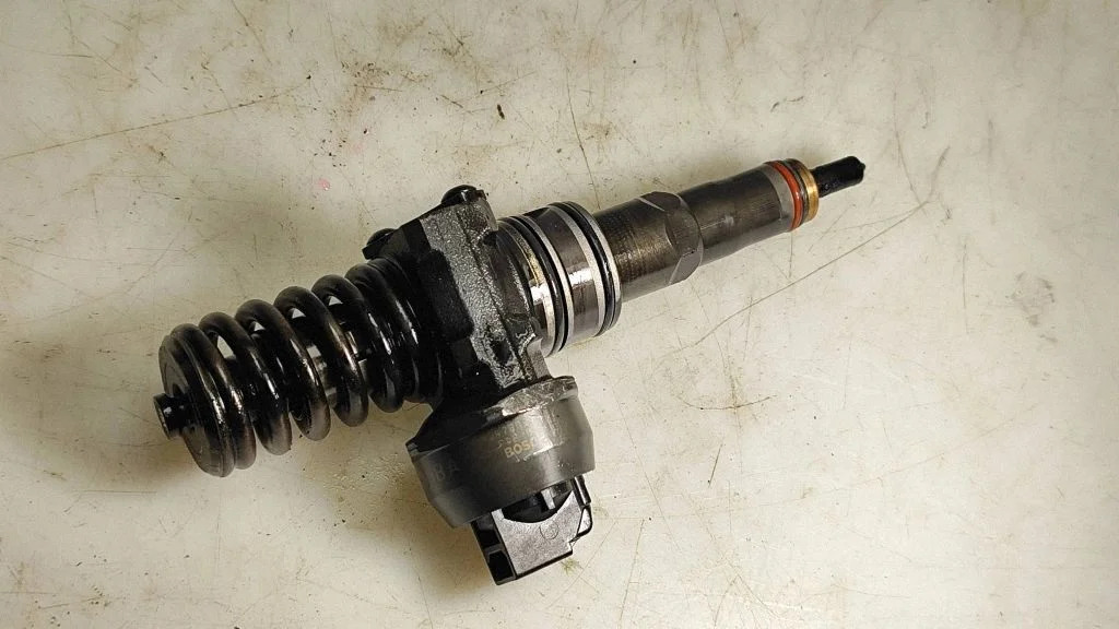 Fuel injector 038130073