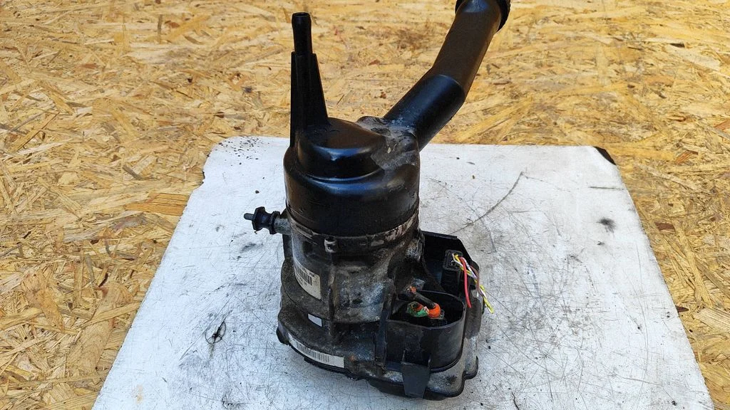 Roolivõimendi pump 9684979180