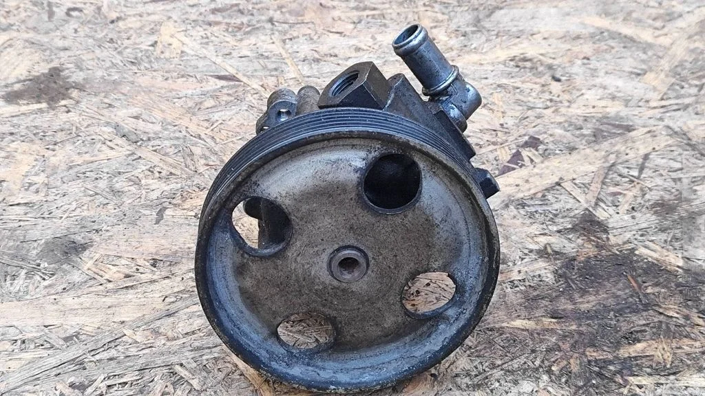 Roolivõimendi pump