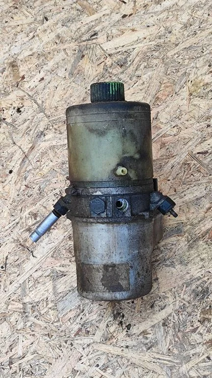 Roolivõimendi pump