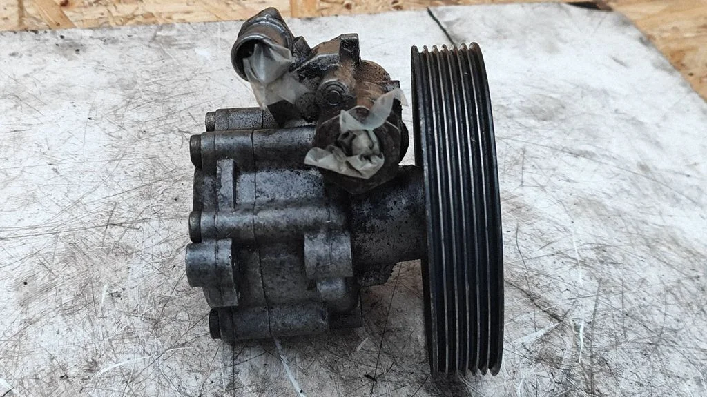 Roolivõimendi pump