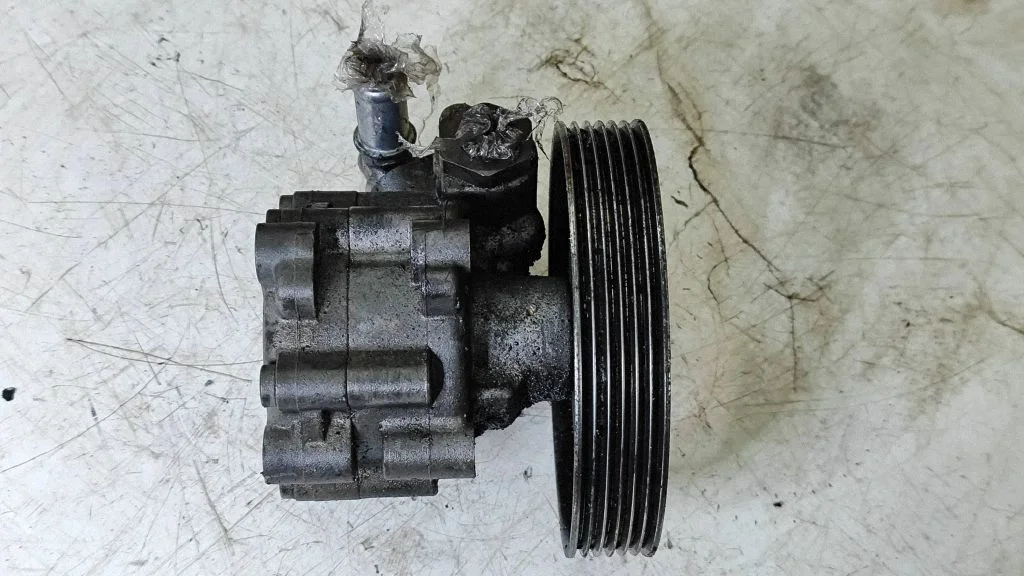 Roolivõimendi pump