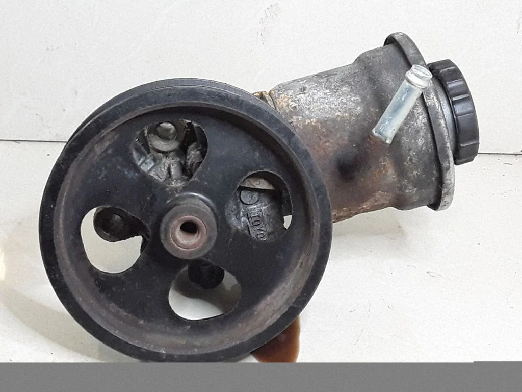 Roolivõimendi pump