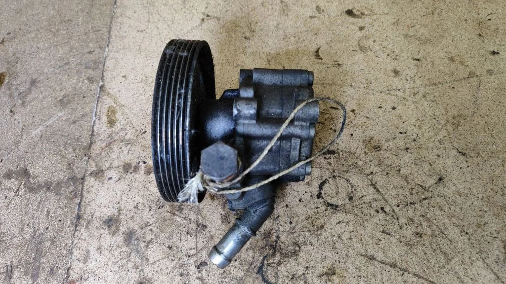 Roolivõimendi pump