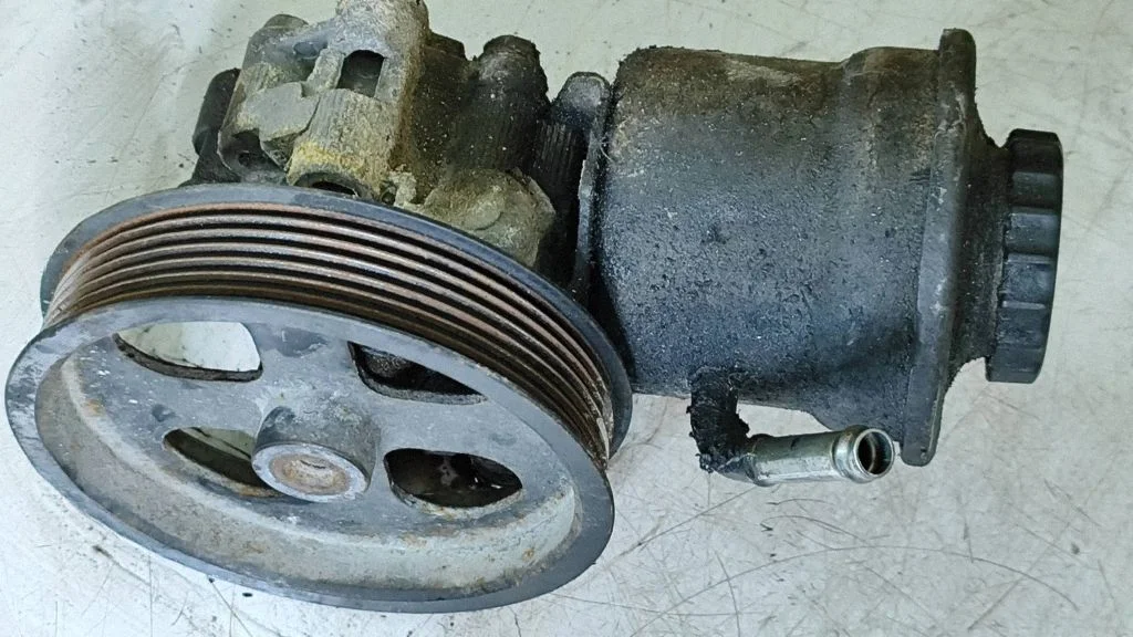 Roolivõimendi pump