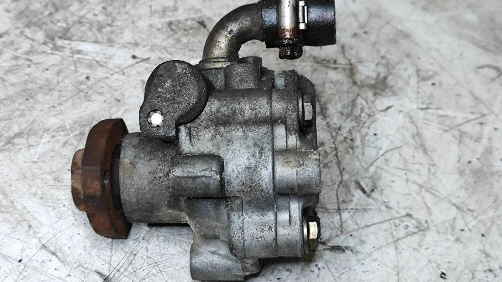 Roolivõimendi pump