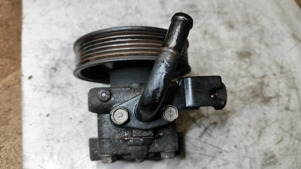 Roolivõimendi pump 571002B000