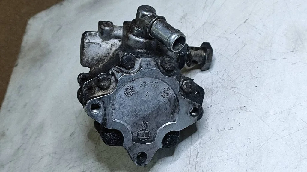 Roolivõimendi pump – Audi A4 S4 B6 8E 8H (2001-2005)