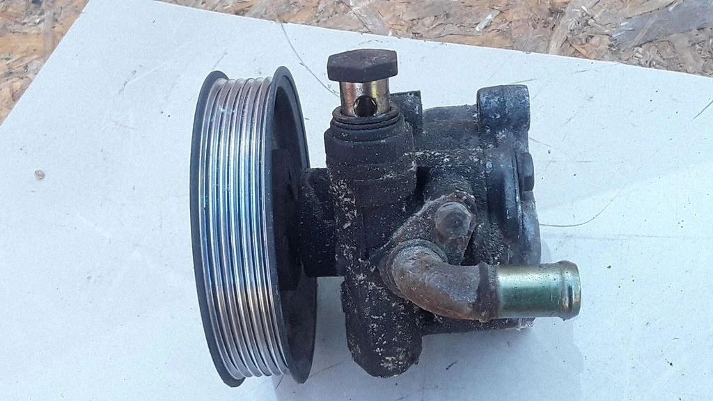 Roolivõimendi pump 98VW3A674AA