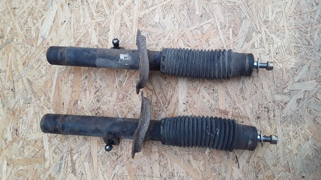 Front shock absorber/damper
