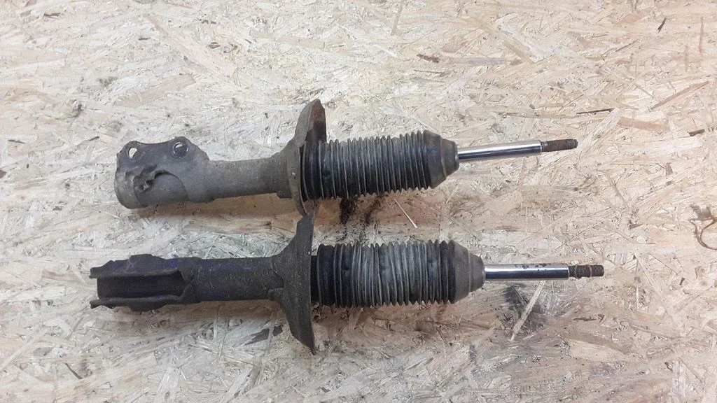 Front shock absorber/damper – Volkswagen Polo III 6N 6N2 6NF (1995-2001)