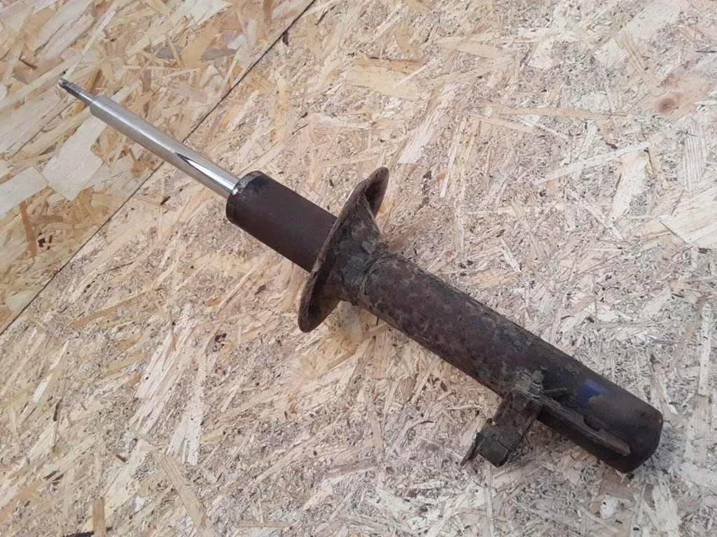 Front shock absorber/damper