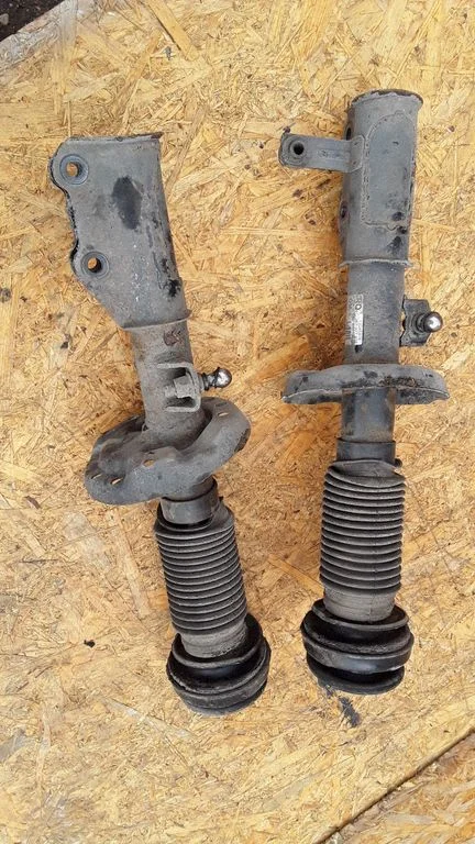 Front shock absorber/damper – Opel Insignia A (2008-2017)
