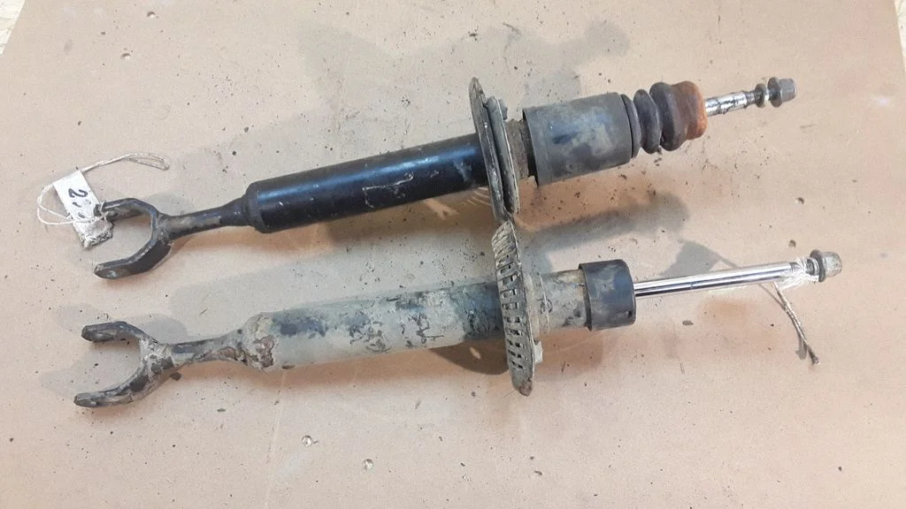 Front shock absorber/damper