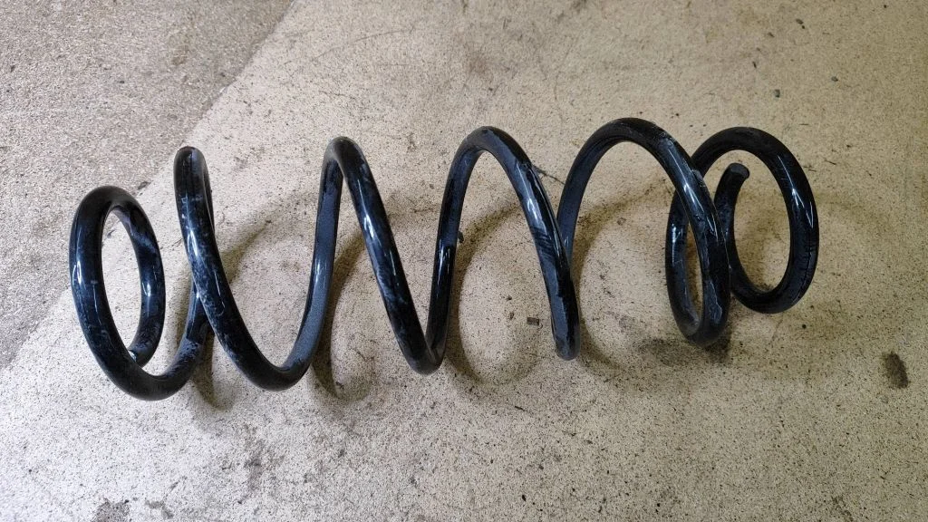 Front coil spring – Volkswagen Passat B5.5 (2001-2005)