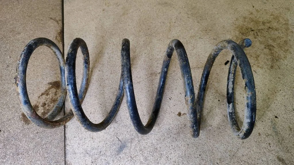 Front coil spring – Mercedes-Benz C-Class W203 (2000-2007)