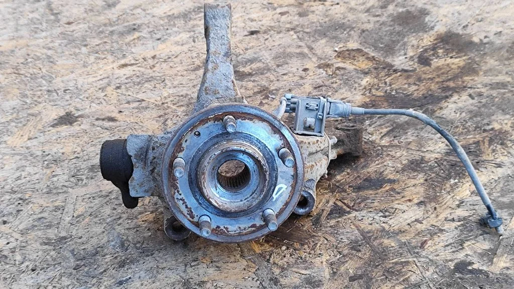 Front wheel hub – right