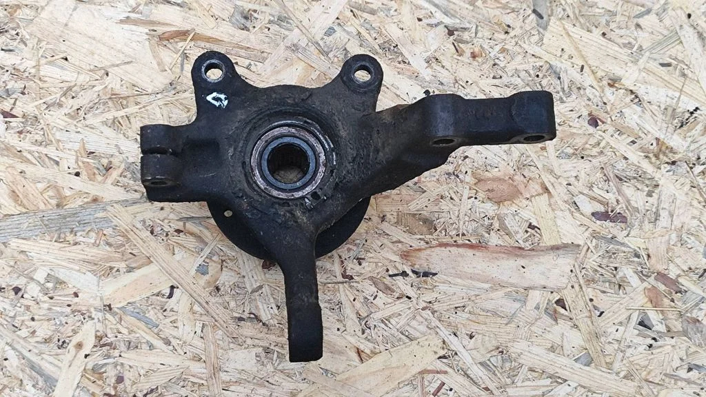 Front wheel hub – right