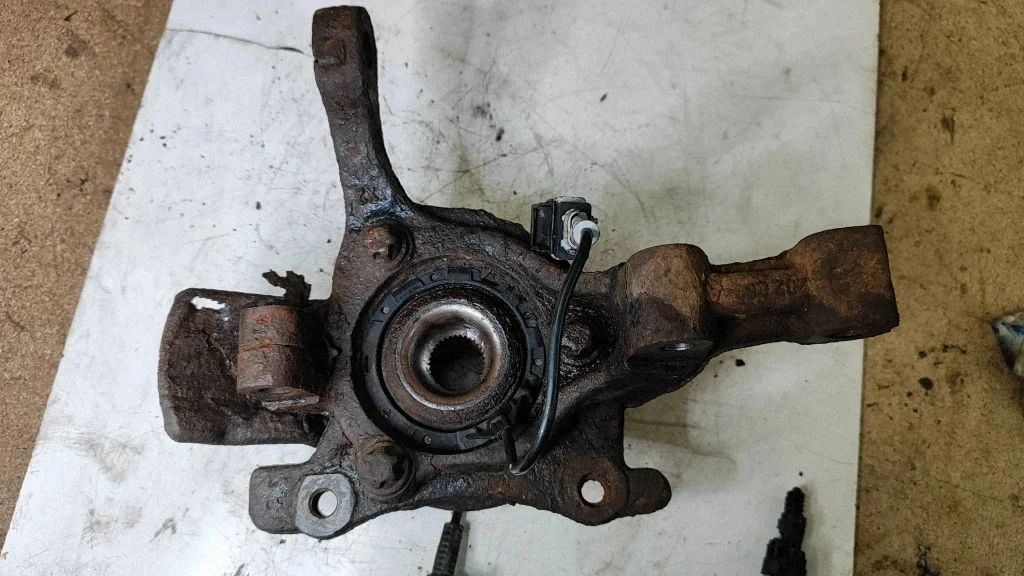 Front wheel hub 13118565