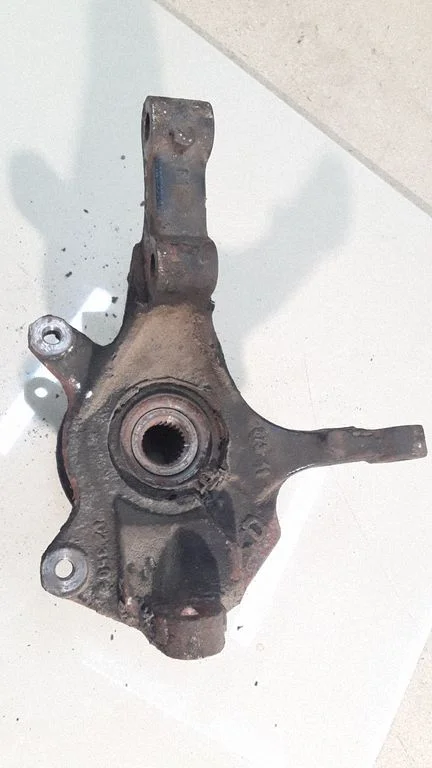 Front wheel hub – right