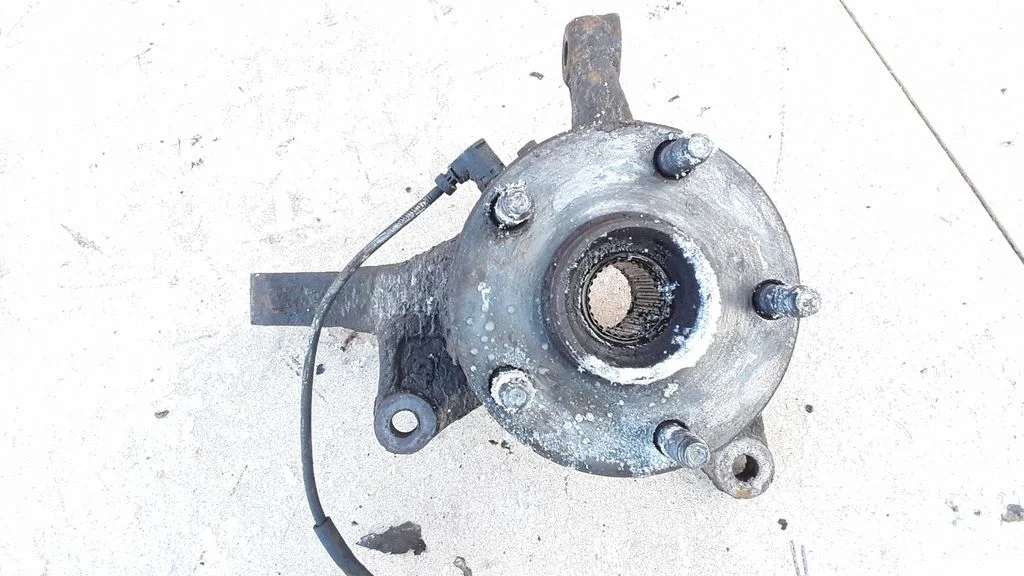Front wheel hub – Toyota Avensis T250 (2003-2006)