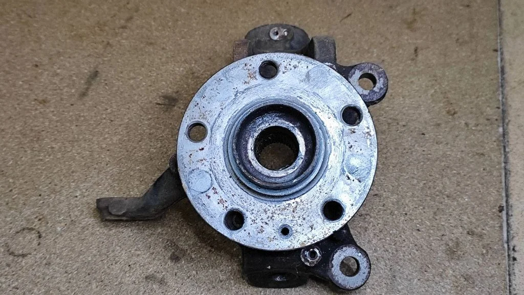 Front wheel hub – Volkswagen Golf IV (1998-2005)