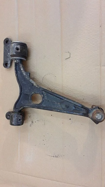 Front lower control arm/wishbone 14M0