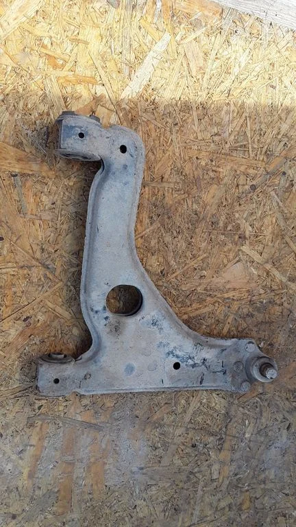 Front lower control arm/wishbone – left