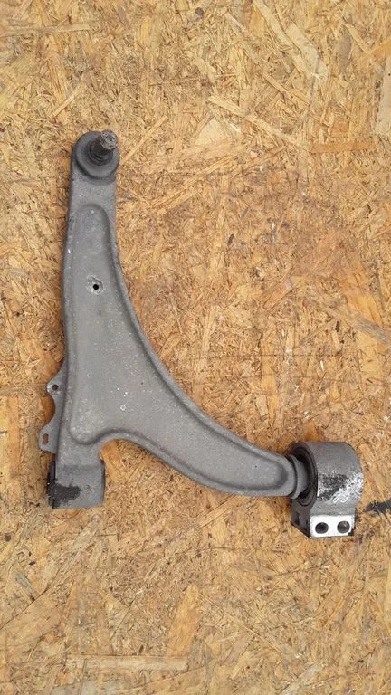 Front lower control arm/wishbone – right