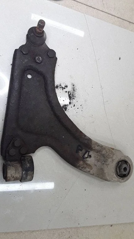 Front lower control arm/wishbone – Opel Meriva A (2003-2010)