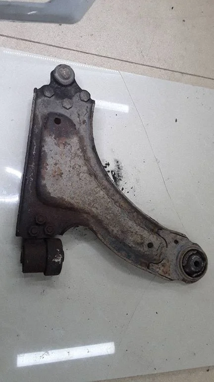 Front lower control arm/wishbone – Opel Meriva A (2003-2010)